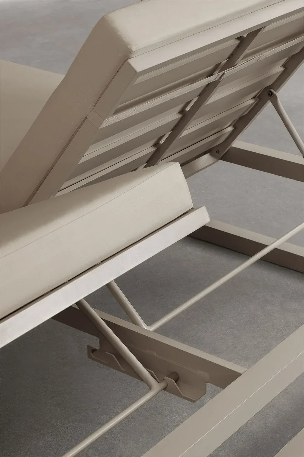 Cama balinesa reclinable en aluminio y tela Nasau