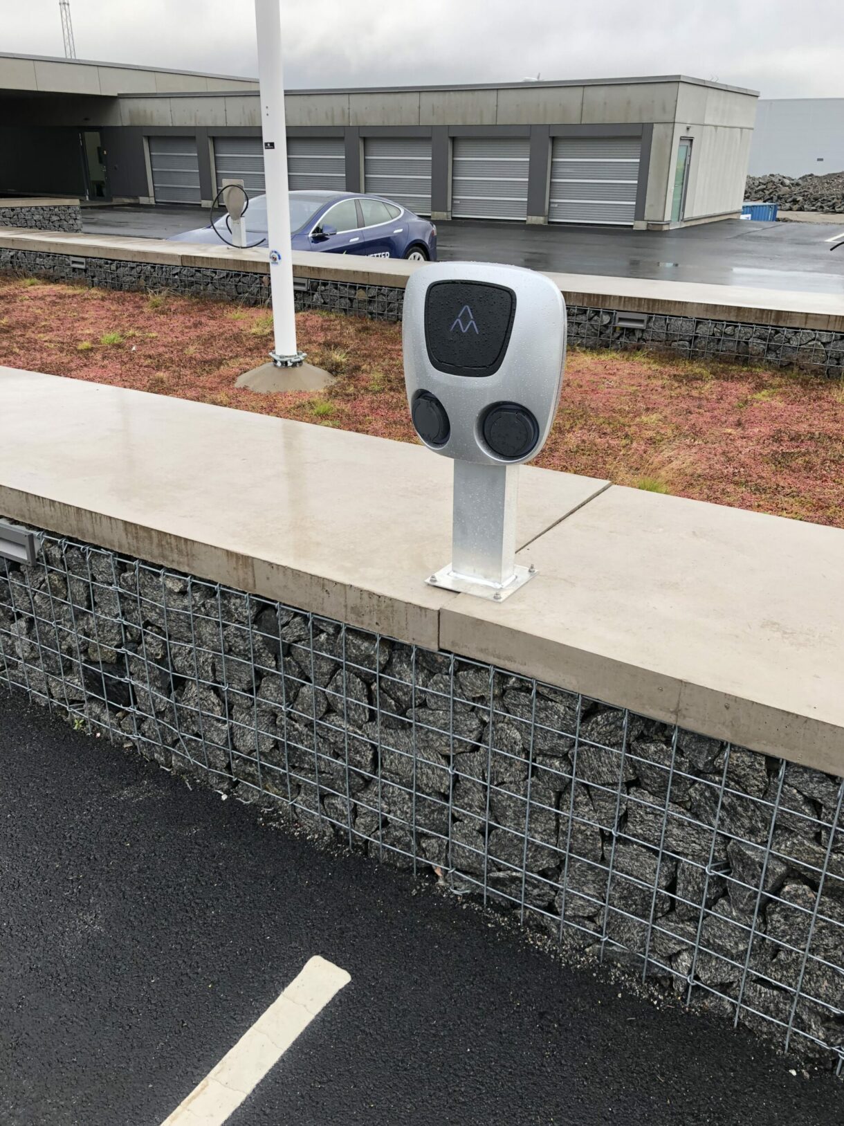 Charge Amps Aura 2x22kW med installation